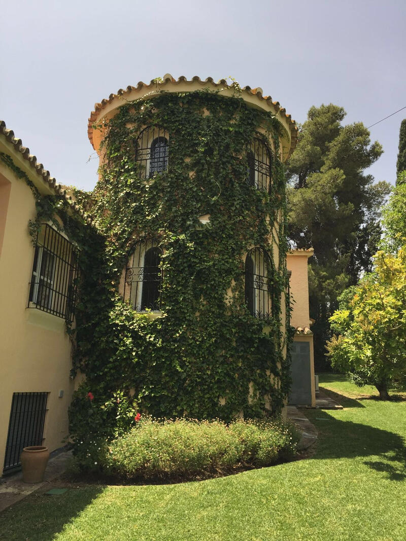 5 bedroom Villa for Long Term Rent