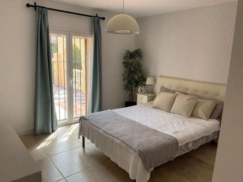5 bedroom Villa for Long Term Rent