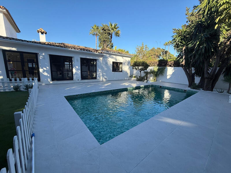 Villa für Kurzzeitmiete in El Paraiso, Málaga