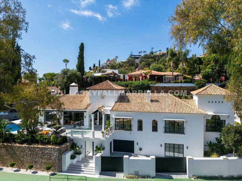Villa for sale in La Quinta, Málaga