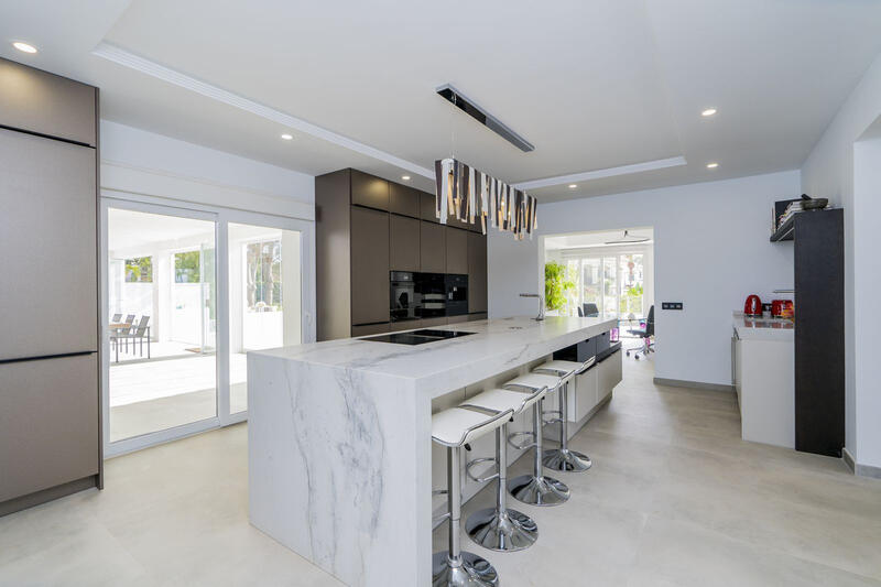 6 bedroom Villa for sale