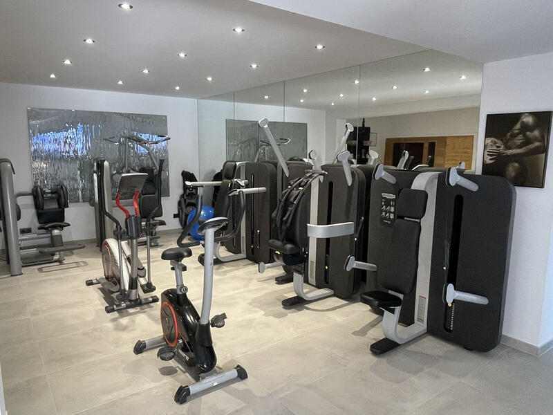 6 bedroom Villa for sale