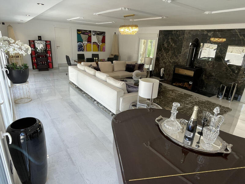 6 bedroom Villa for sale