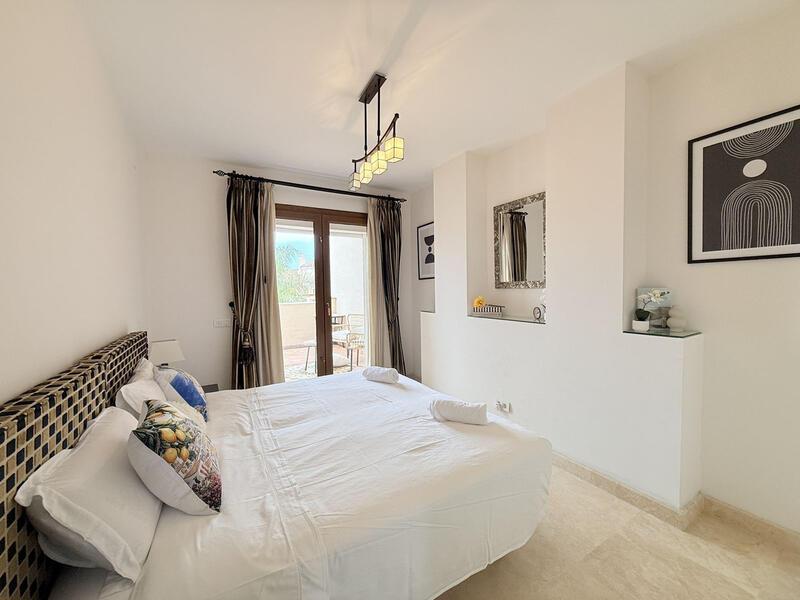 4 slaapkamer Tweezijdig Te koop 4 slaapkamer Tweezijdig Te koop