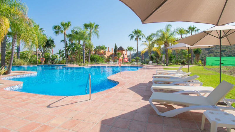 Duplex for sale in Benahavis, Málaga