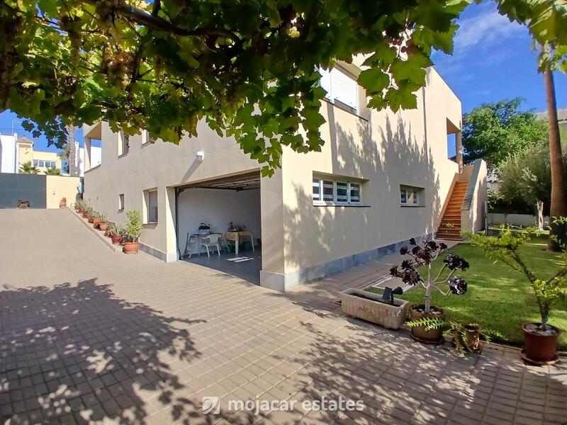 Villa en venta en Vera Playa, Almería