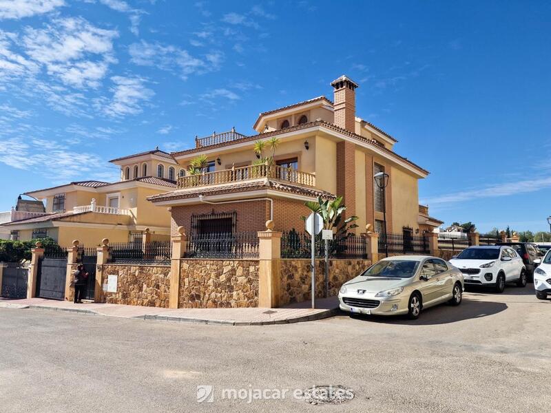 Villa til salg i Huercal-Overa, Almería
