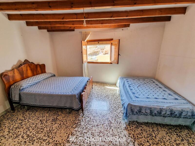 2 bedroom Townhouse for sale