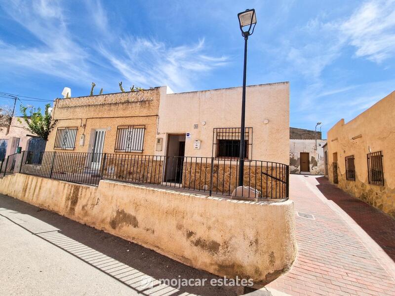 2 bedroom Townhouse for sale
