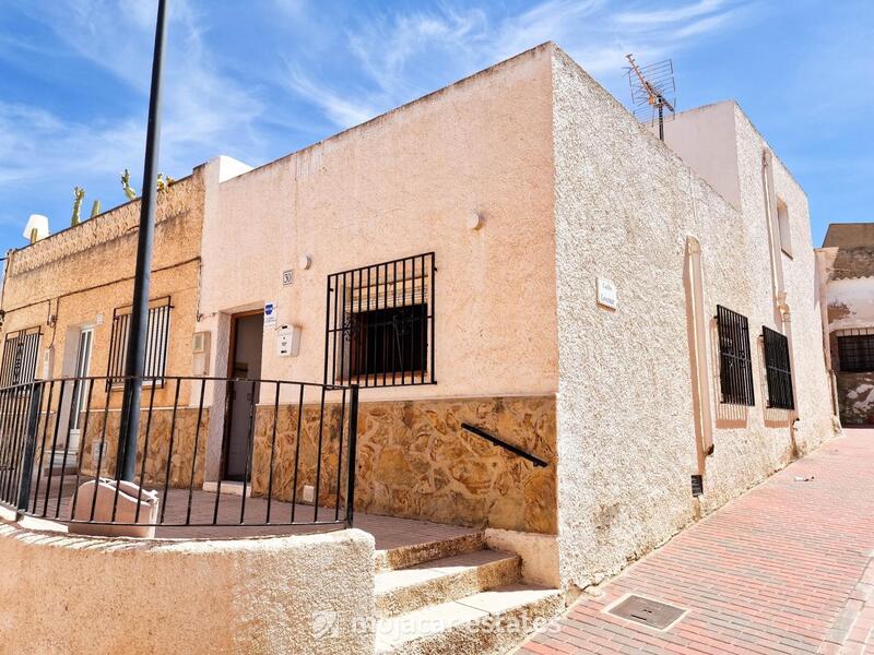2 bedroom Townhouse for sale