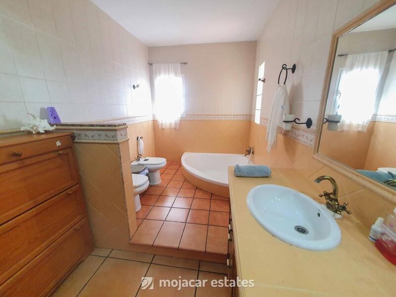 4 Cuarto Villa en venta