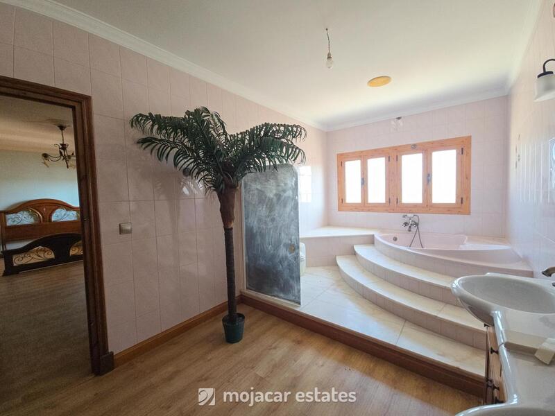 4 bedroom Villa for sale