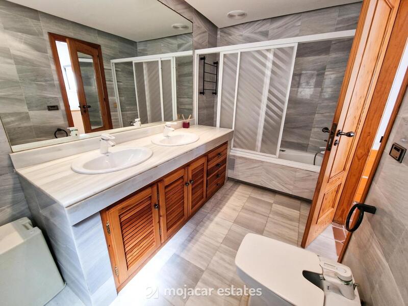 4 Cuarto Villa en venta