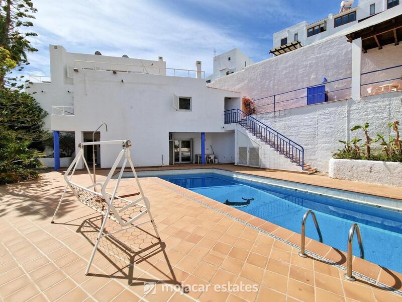 4 Cuarto Villa en venta