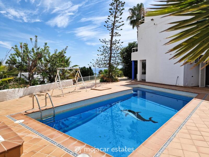 4 Cuarto Villa en venta