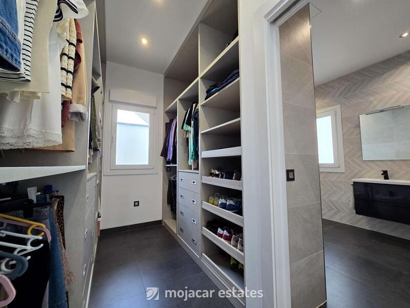 4 slaapkamer Villa Te koop