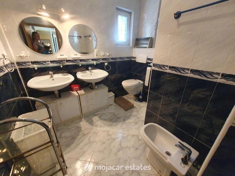 7 bedroom Villa for sale