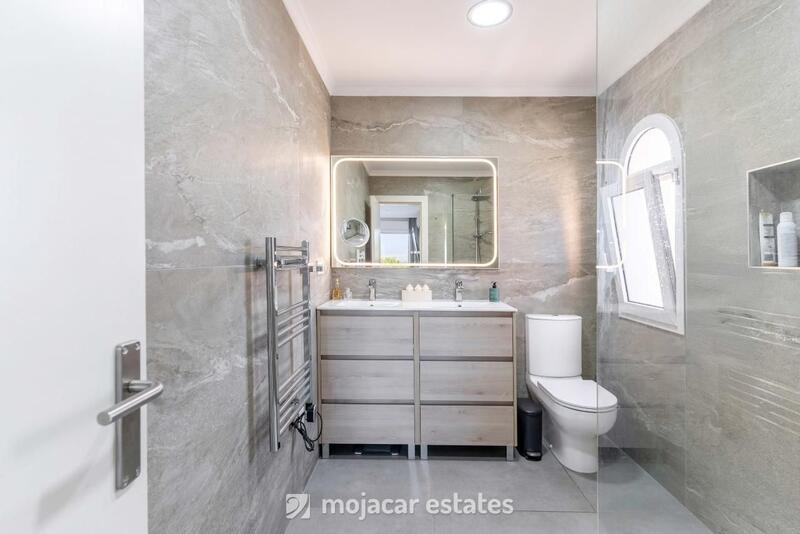 5 bedroom Villa for sale