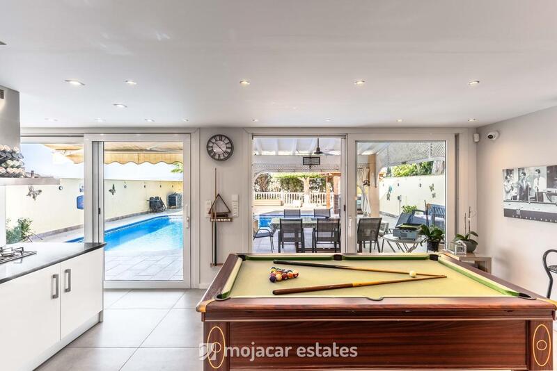 5 bedroom Villa for sale