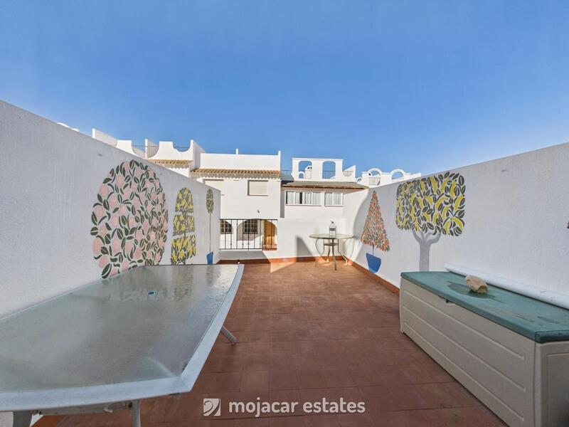 2 bedroom Townhouse for sale