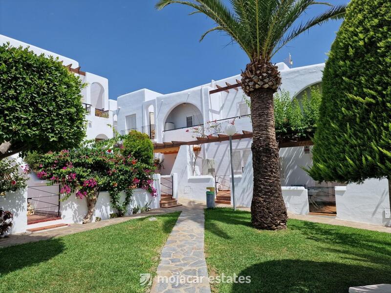 2 bedroom Townhouse for sale