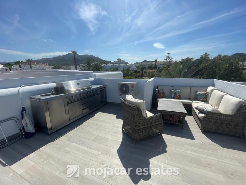 2 bedroom Townhouse for sale