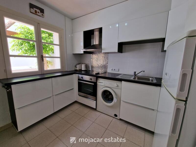 2 bedroom Townhouse for sale