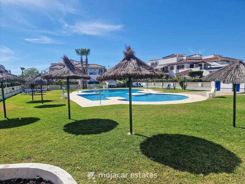 Rekkehus til salgs i Vera Playa, Almería