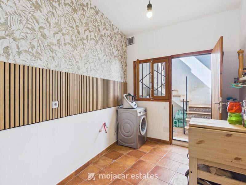 2 bedroom Townhouse for sale