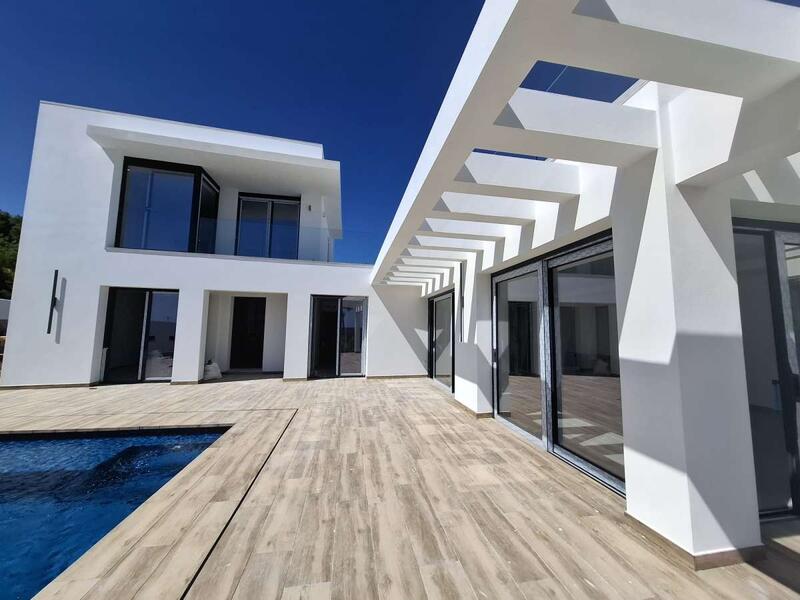 вилла продается в Moraira, Alicante