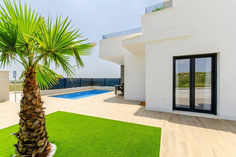 Villa Te koop in Vistabella Golf, Alicante