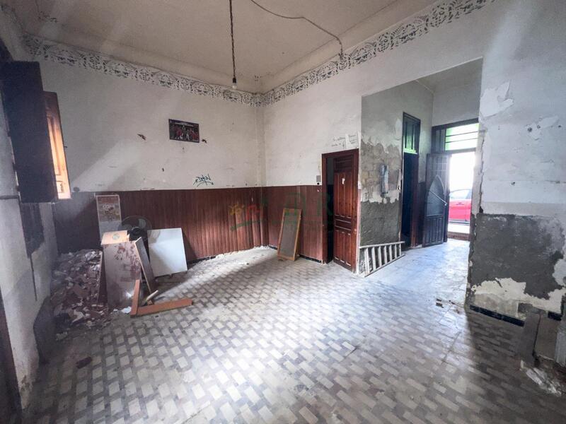 4 спальная комната городская тюрьма продается