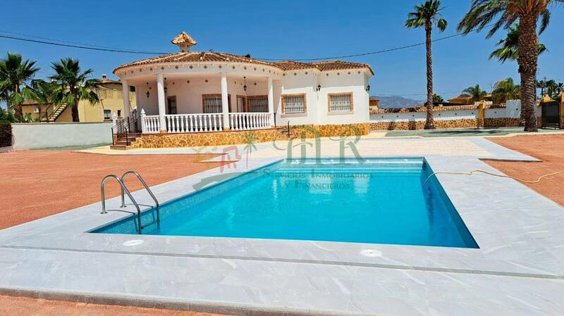 Villa Te koop in Catral, Alicante