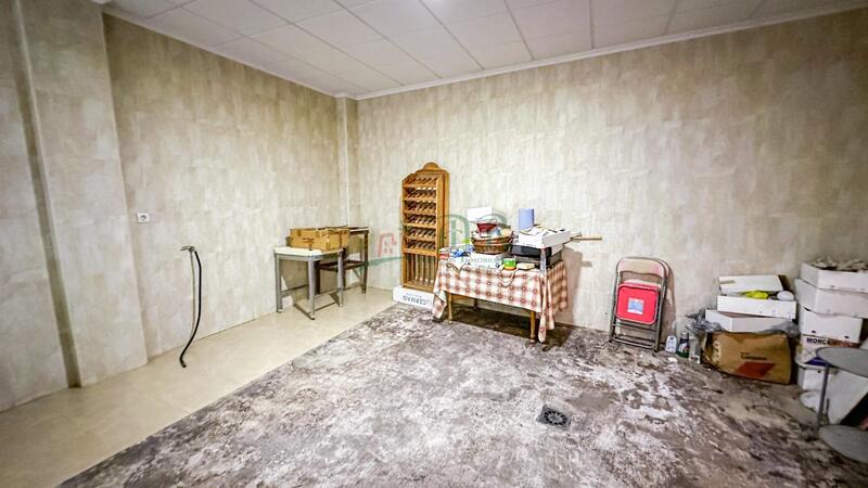 2 bedroom Commercial Property for Long Term Rent