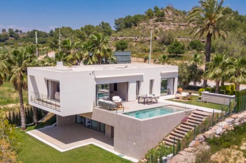 Villa til salgs i Las Colinas Golf, Alicante