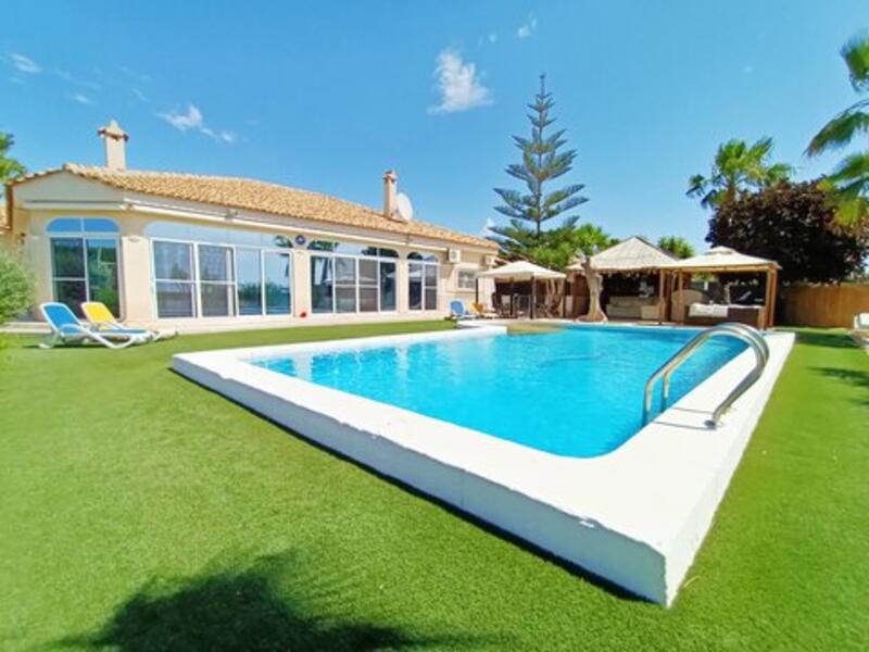 6 bedroom Villa for sale