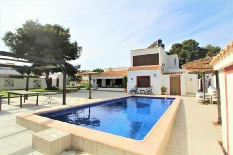 6 bedroom Villa for sale