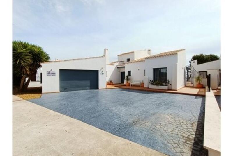 4 bedroom Villa for sale