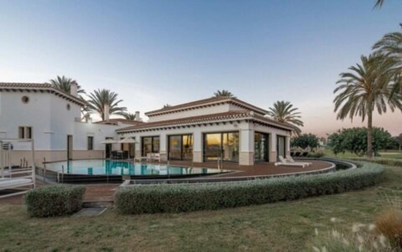 6 bedroom Villa for sale