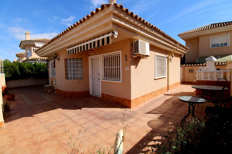 2 Cuarto Villa en venta