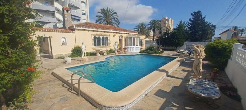 Villa en venta en Torrevieja, Alicante