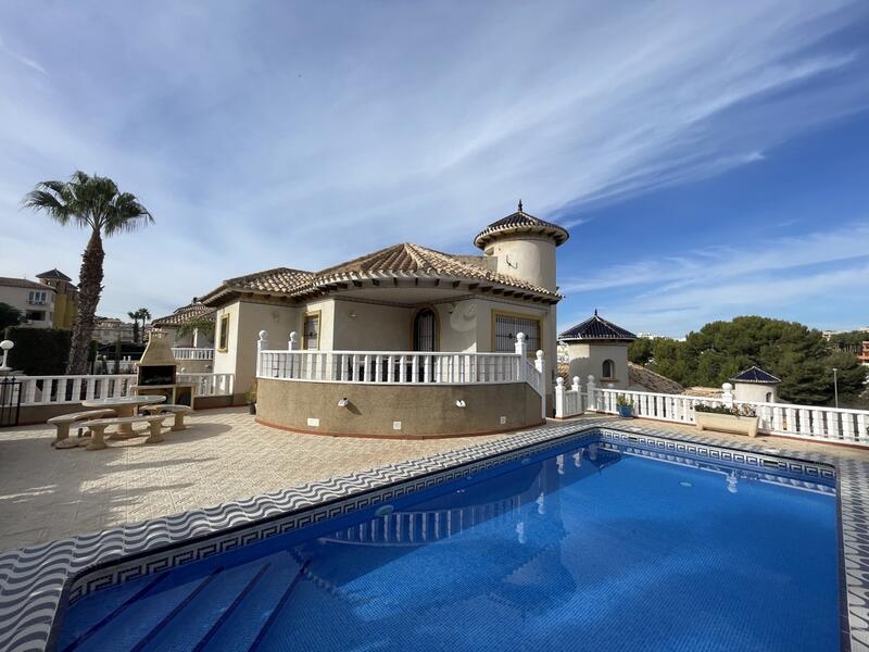 Villa till salu i Villamartin, Alicante