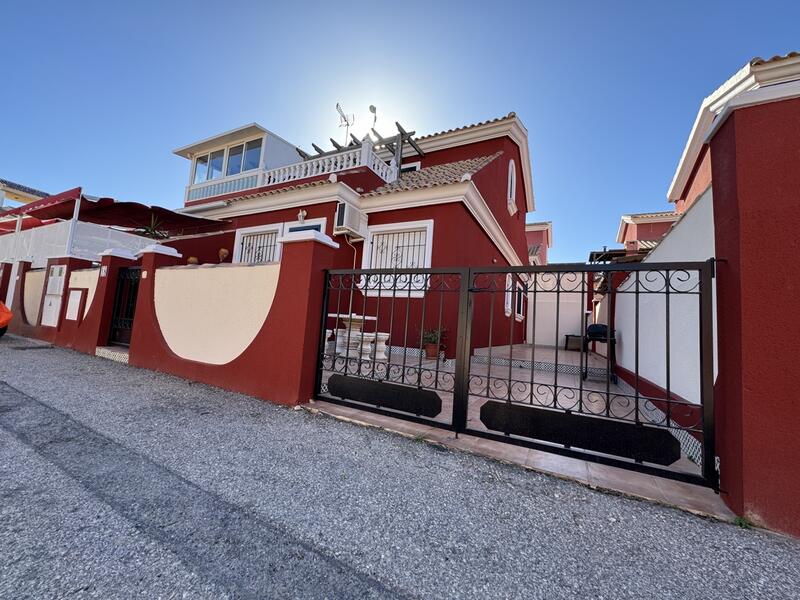 Villa Te koop in Playa Flamenca, Alicante