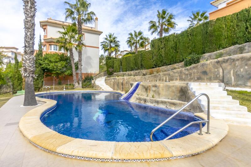 Villa Te koop in Villamartin, Alicante