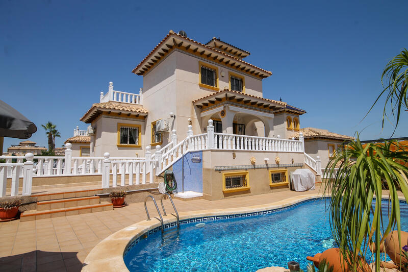 Villa til salg i Villamartin, Alicante