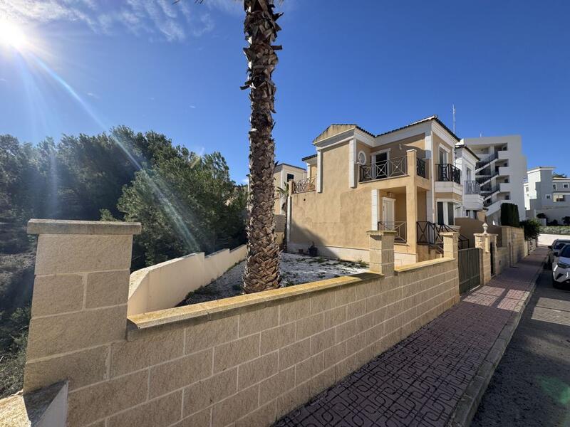 Villa till salu i Villamartin, Alicante