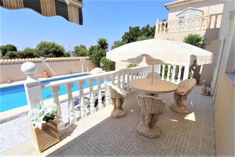 Villa til salg i Torrevieja, Alicante