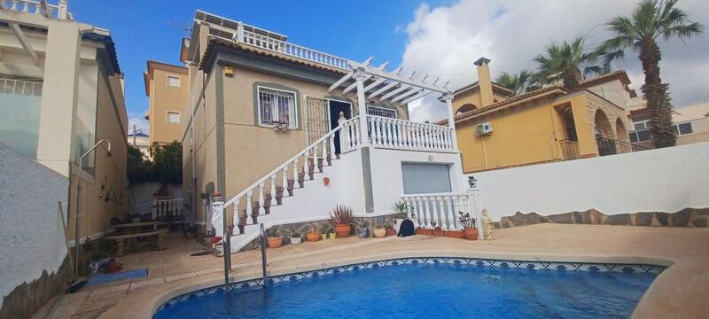Villa Te koop in Villamartin, Alicante