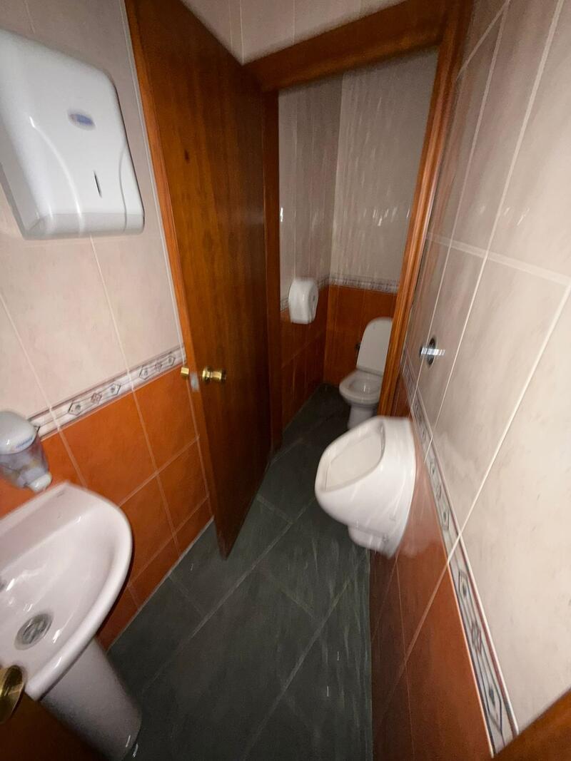 2 Cuarto Local Comercial en venta