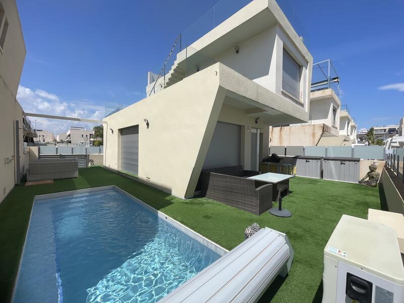 Villa à vendre dans Mil Palmeras, Alicante